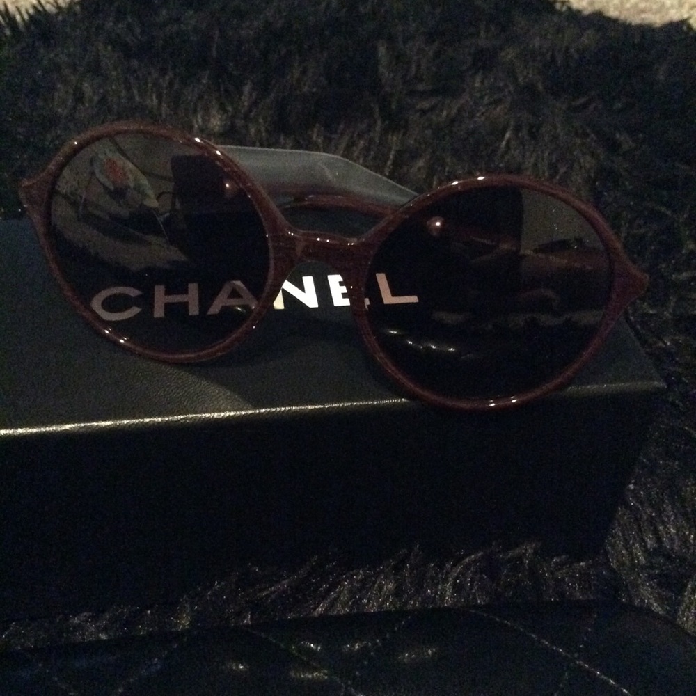 Glitter/pearl round frame Chanel sunglasses